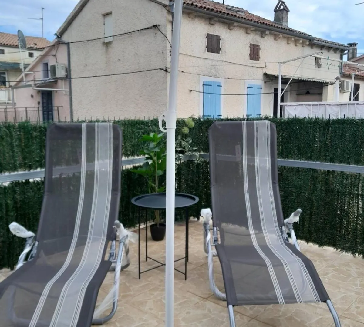 Apartment Mila With Jacuzzi Spa Pula