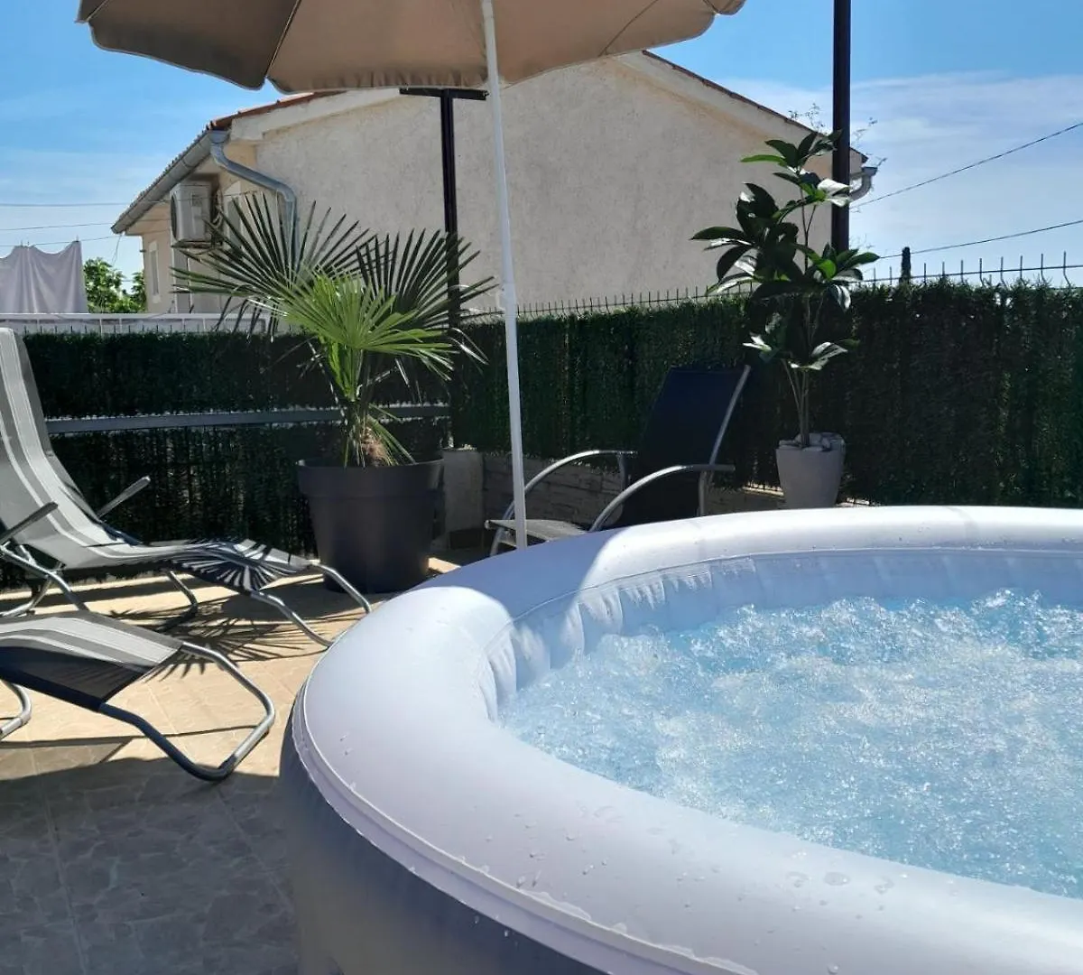 Контакты Apartment Mila With Jacuzzi Spa